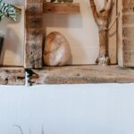 Lehmmöbel mit Phase‑Change‑Kern: Unsichtbare Klimageräte für Wohnzimmer, Küche und Homeoffice