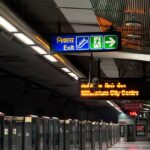 Die 24‑V‑Möbelschiene: Stromführende Wandleiste für Licht, Pflanzen und Akustik – modular, mieterfreundlich, zukunftssicher