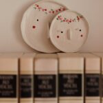 Lehm-PCM-Regale: Die unsichtbare Klimaanlage im Möbel – kühlen, entfeuchten, verschönern