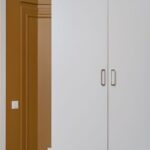 Unsichtbare Klimaanlage im Möbel: Lehm‑PCM‑Raumteiler kühlen im Sommer, wärmen im Winter