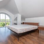 Thermoaktive Möbel 2.0: Wassergeführte Regale, Kopfteile und Wandpaneele als unsichtbare Heizung und Kühlung