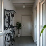 Fahrrad in der Wohnung verstauen: So vergleichen Sie Bodenständer, Wandhalter und Deckenlift richtig
